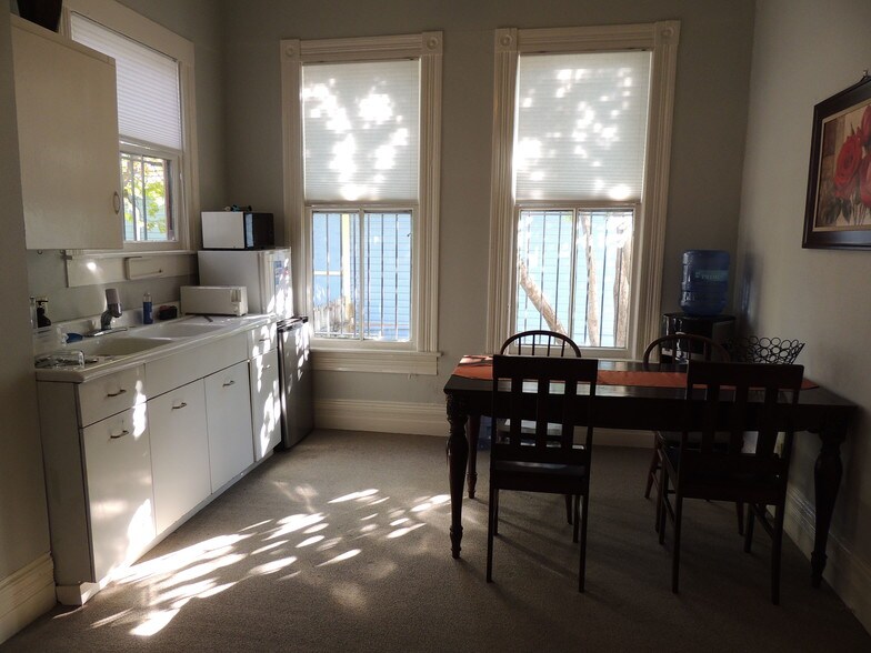 More Photos Of 122 Lewis St, San Antonio Office For Sale