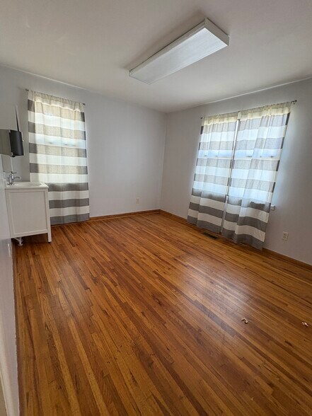 More Photos Of 1239 W Main St, Jenks Medical For Sale