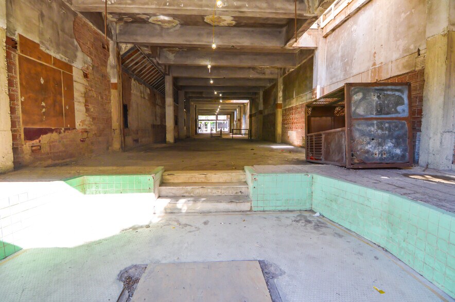 More Photos Of 211 N Saint Marys St, San Antonio Storefront For Sale