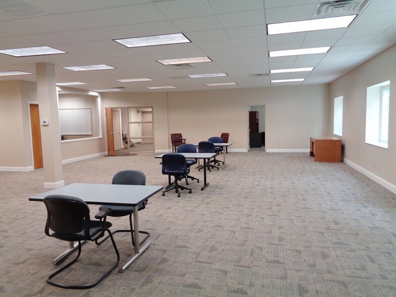 More Photos Of 4150 Washington Rd, McMurray Office For Sale