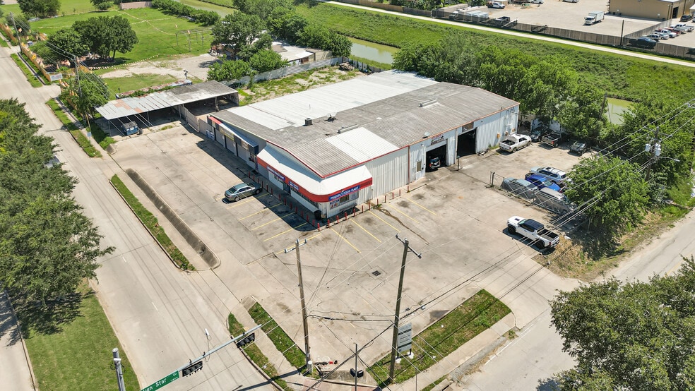 More Photos Of 4255 S Kirkwood Rd, Houston Storefront For Sale