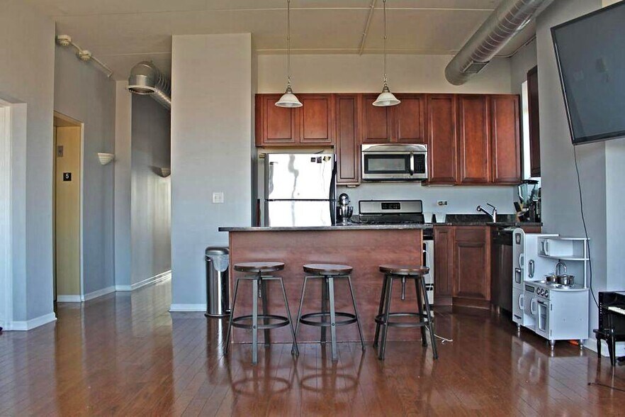 More Photos Of 900 S Western Ave, Chicago Apartments For Lease