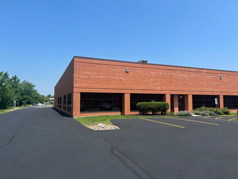 More Photos Of 940-972 Northpoint Blvd, Waukegan Light Distribution For Lease