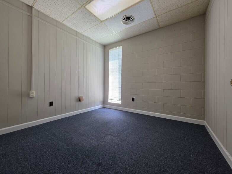 More Photos Of 404 St Andrews Dr, Greenville Office For Lease