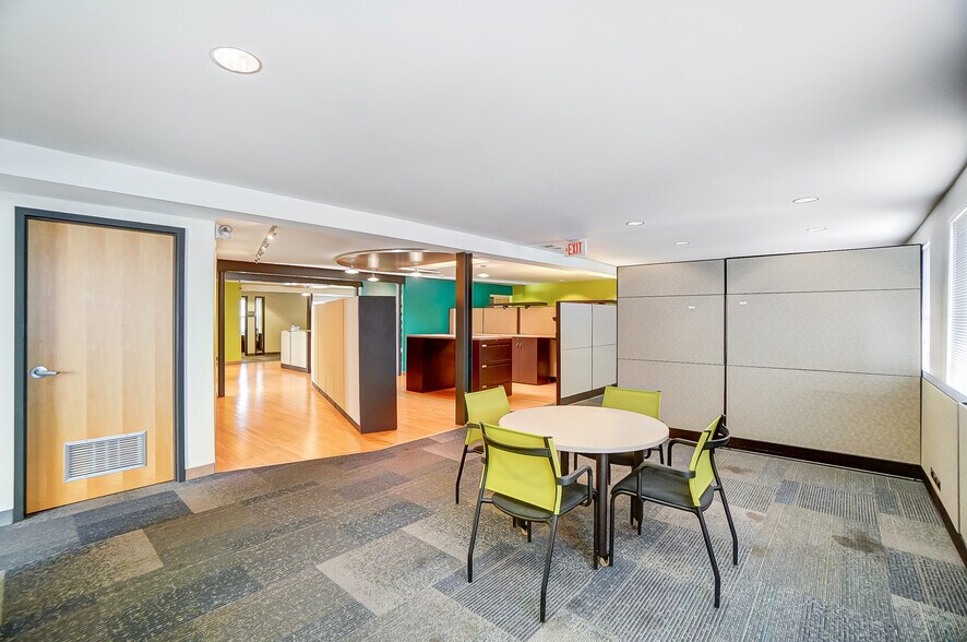 More Photos Of 3925-3927 Brotherton Rd, Cincinnati Office For Sale
