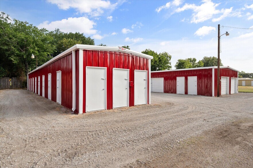 More Photos Of 124 Brooks ave, Corsicana Industrial For Sale