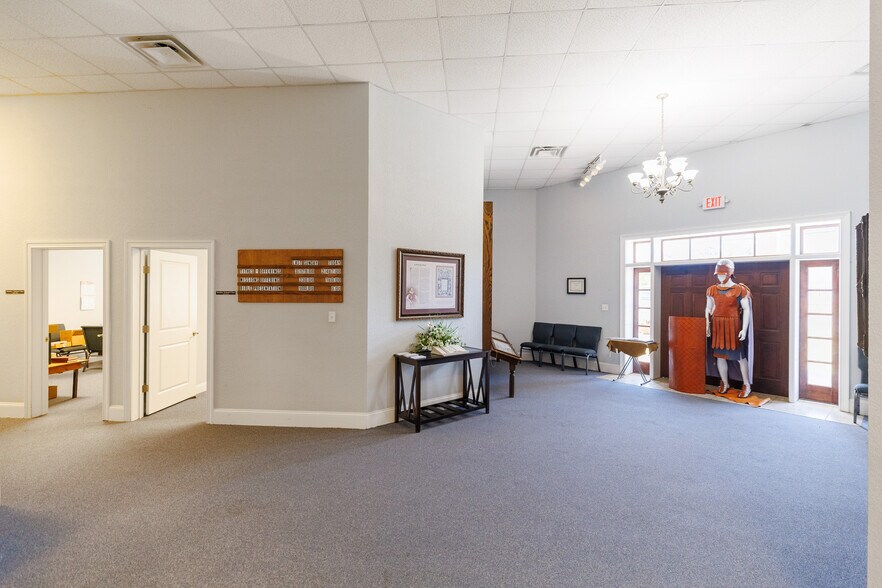 More Photos Of 37 E Main St, Lakeland Flex For Sale
