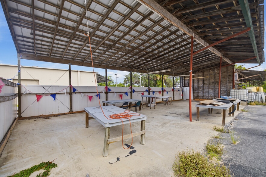 More Photos Of 609 NW 4th Ave, Ocala Flex For Sale