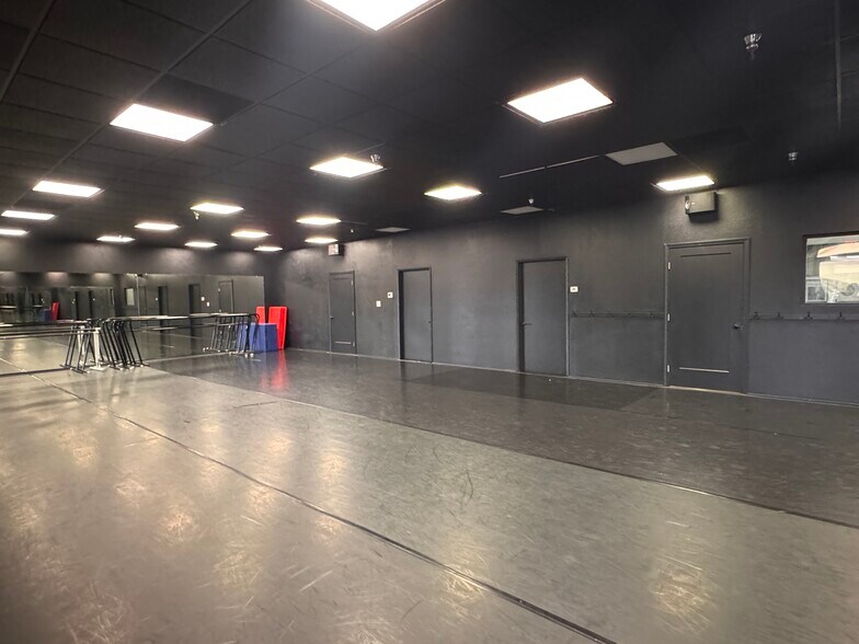 More Photos Of 41651 Corporate Way, Palm Desert Loft Creative Space For Lease