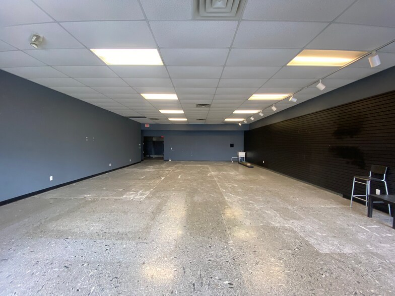 More Photos Of 843 W Broadway Ave, Forest Lake General Retail For Lease