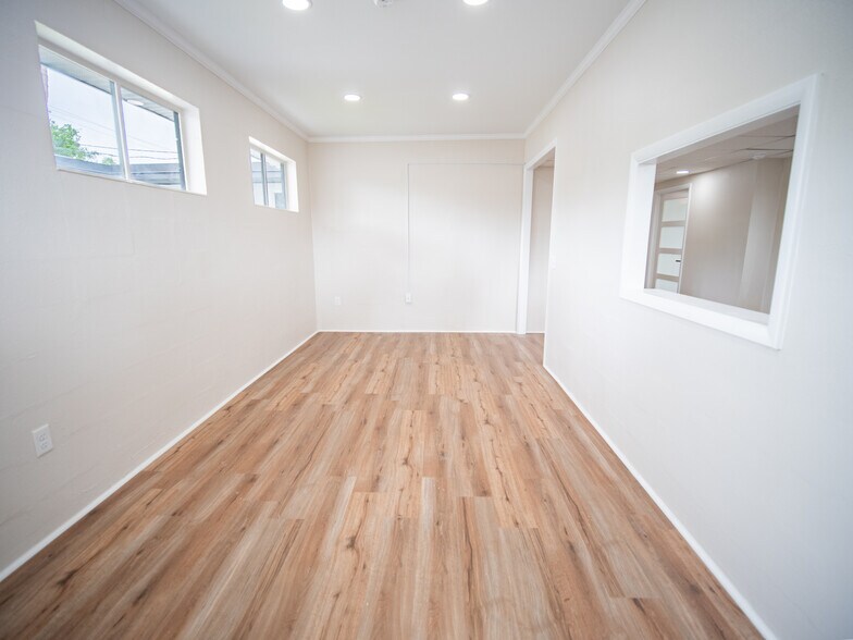 More Photos Of 110-112 Irvin Ave SW, Live Oak Medical For Sale