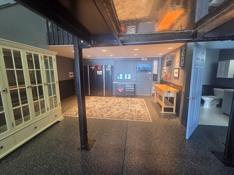 More Photos Of 4595 Progress Ave, Naples Warehouse For Sale