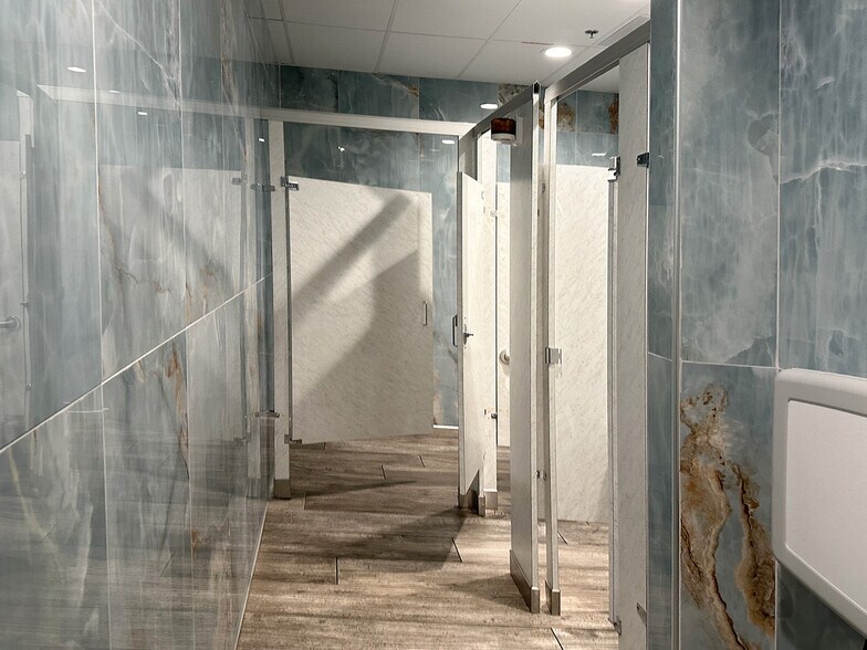 More Photos Of 2590 Freeway Blvd, Brooklyn Center Restaurant For Sale