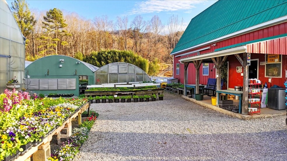 More Photos Of 1356 Coopers Cove Rd, Hardy Specialty For Sale