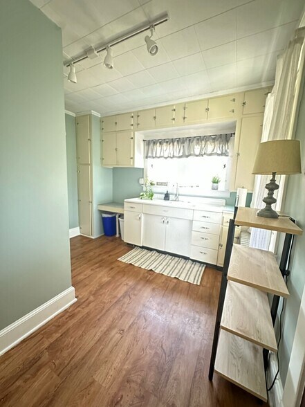 More Photos Of 1918 Carlisle Rd, York Office Residential For Lease