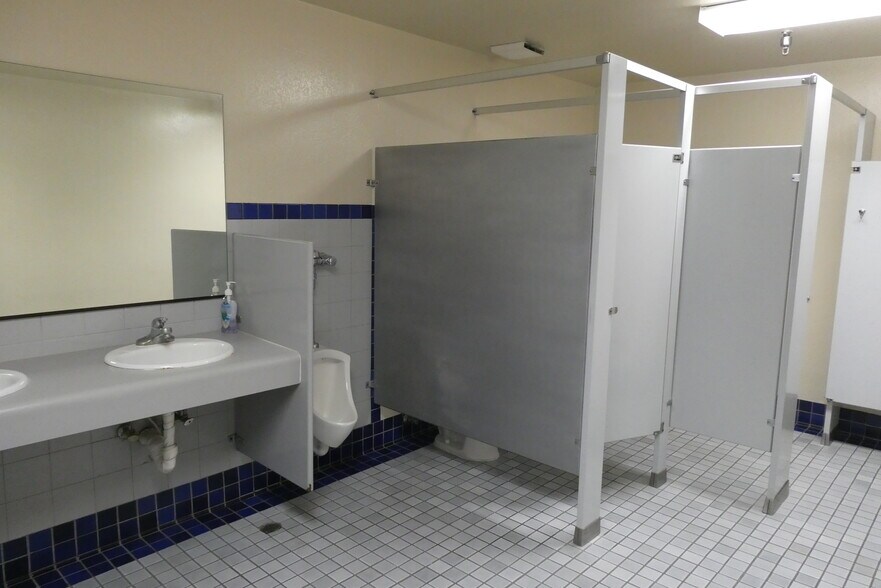 More Photos Of 6100-6120 San Fernando Rd, Glendale Office For Sale