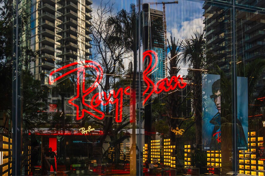 More Photos Of 1010 NE 2nd Ave, Miami Restaurant For Lease