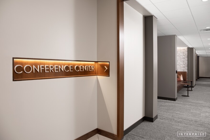 More Photos Of 5950 Sherry Ln, Dallas Office For Lease