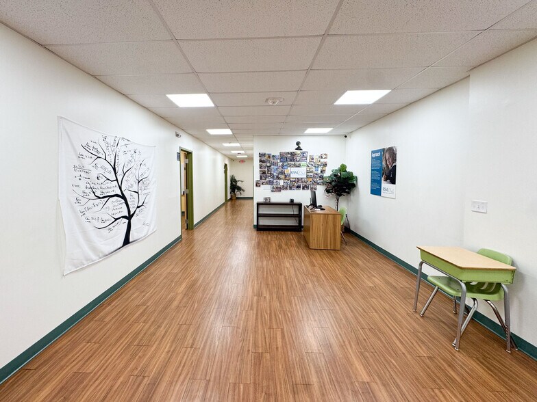 More Photos Of 860-862 Silas Deane Hwy, Wethersfield Freestanding For Lease