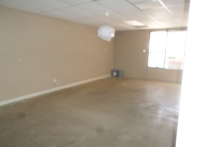 More Photos Of 5832 W San Miguel Ave, Glendale General Retail For Lease
