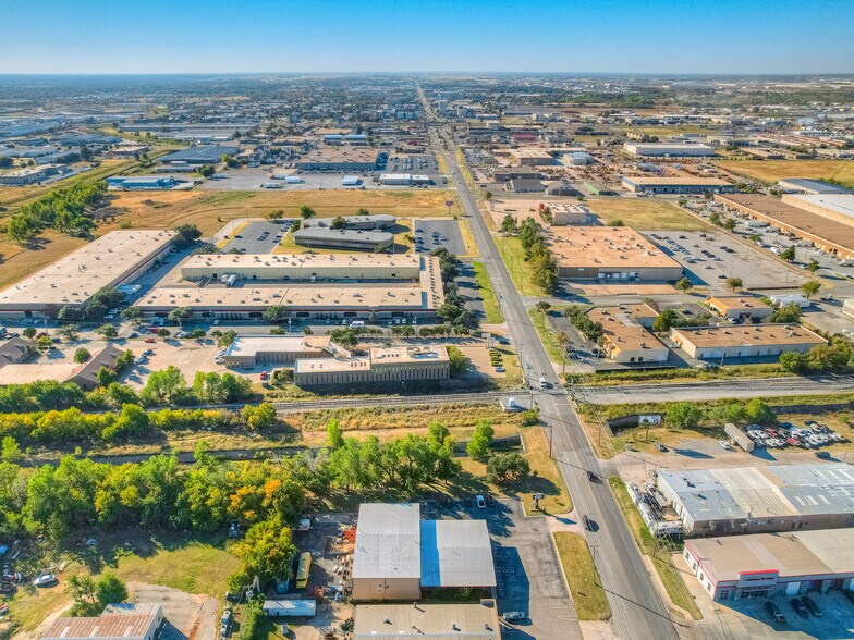 More Photos Of 520 N Meridian Ave, Oklahoma City Showroom For Lease