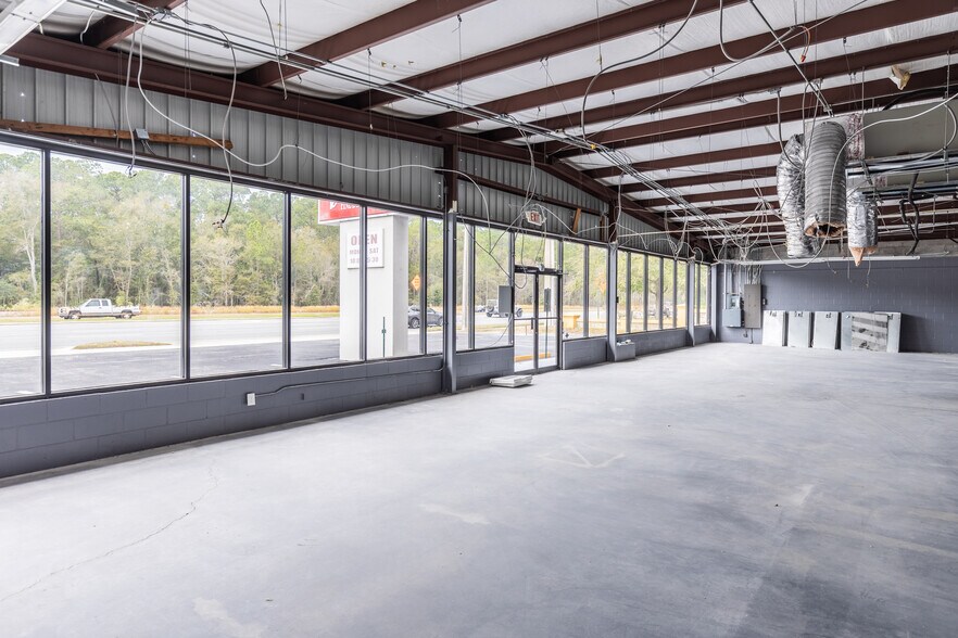 More Photos Of 5953 Roosevelt Blvd, Jacksonville Storefront Retail Office For Sale