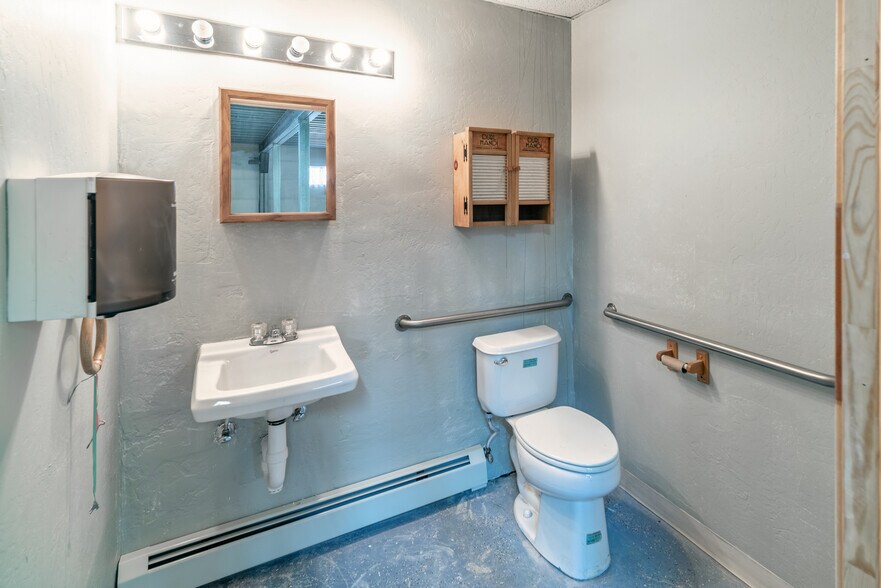 More Photos Of 121 Byers Ave, Hot Sulphur Springs Storefront Retail Residential For Sale