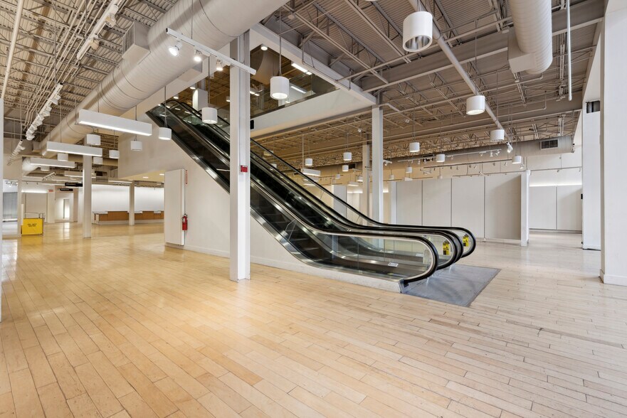 More Photos Of 1510 Walnut St, Philadelphia Storefront For Lease