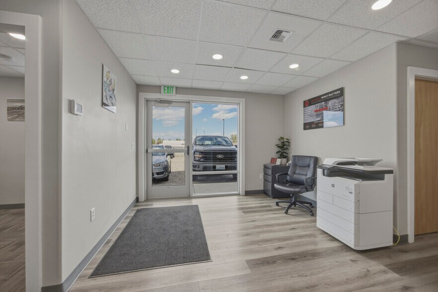 More Photos Of 2213 Henderson Loop, Richland Warehouse For Sale