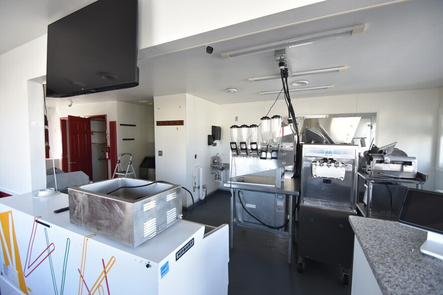 More Photos Of 4 Center Ave W, Dilworth Restaurant For Sale