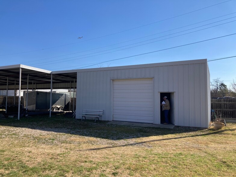 More Photos Of 1218 W Shady Grove Rd, Grand Prairie Service For Lease