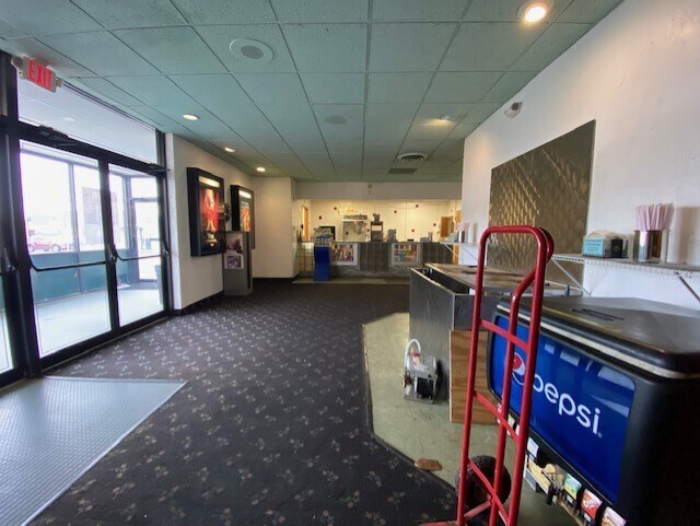 More Photos Of 1601 6th Ave, Stevens Point Freestanding For Sale