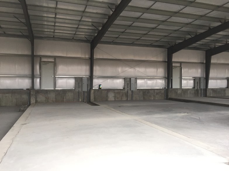 More Photos Of 412 Maple Ave, Uncasville Service For Lease