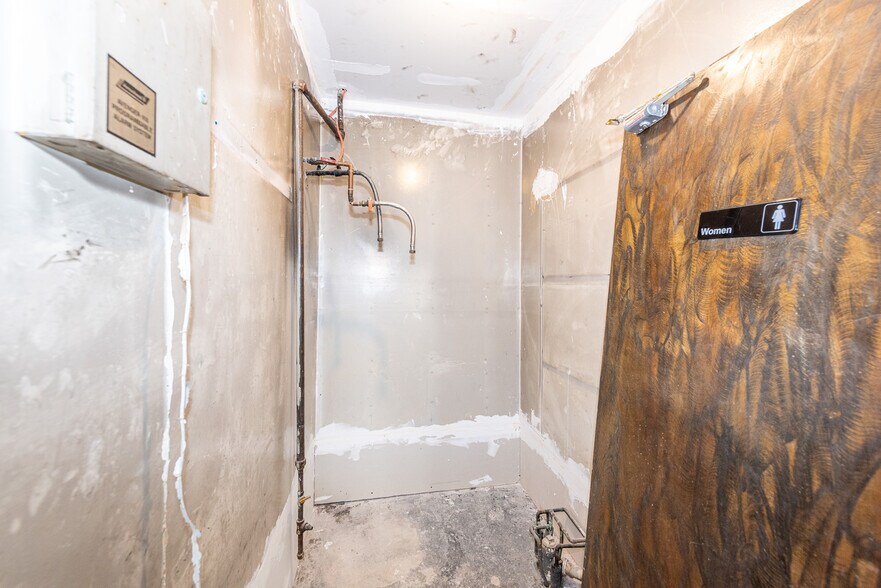 More Photos Of 8123 E Lamar Alexander Pky, Townsend Restaurant For Sale