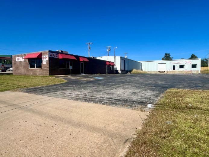 Primary Photo Of 4429 NW 10th St, Oklahoma City Flex For Sale