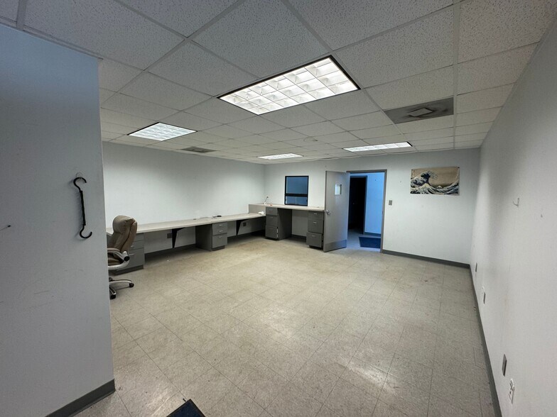 More Photos Of 730 Sunnyvale Dr, Wilmington Truck Terminal For Sale