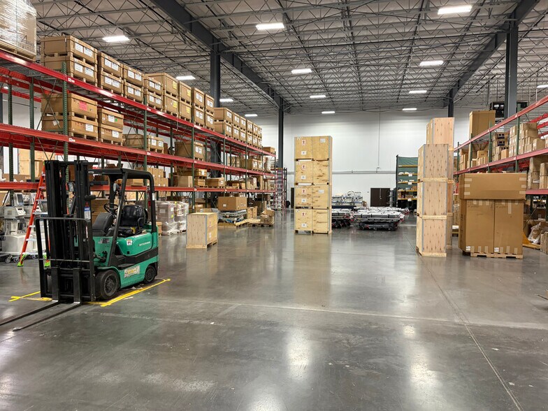 More Photos Of 2601 Stanley Gault Pky, Louisville Warehouse For Lease