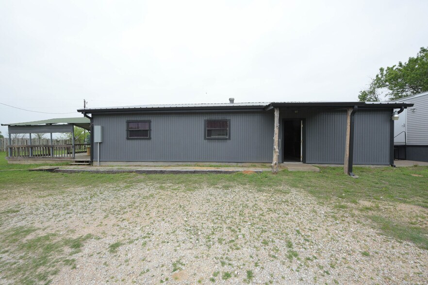 More Photos Of 7689 FM 2000, Caldwell Light Distribution For Lease