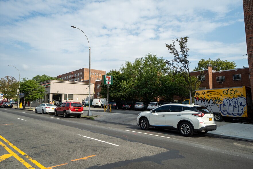 More Photos Of 14626 Northern Blvd, Flushing Convenience Store For Sale