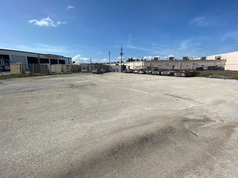 More Photos Of 23180 Harper Ave, Port Charlotte Service For Sale