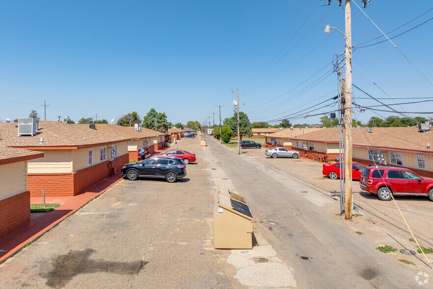 More Photos Of 1725 E 1st St, Dumas Multifamily For Sale