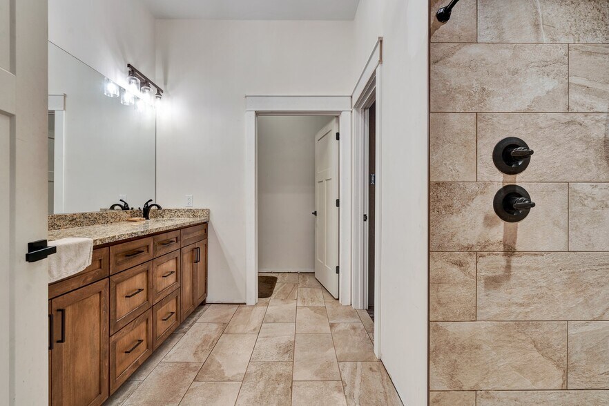 More Photos Of 1050 Whisperwood Trl NE, Cleveland Light Distribution For Sale