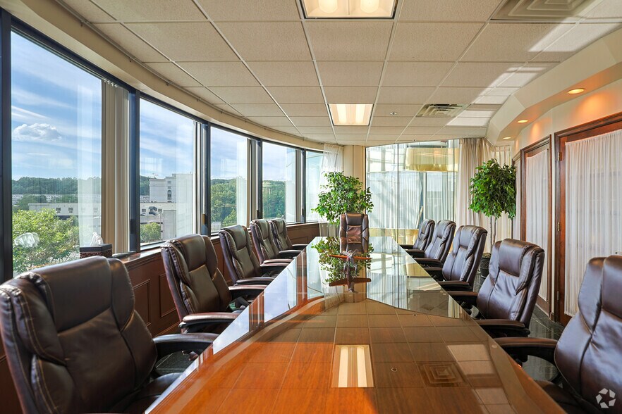 More Photos Of 20 Trafalgar Sq, Nashua Office For Lease