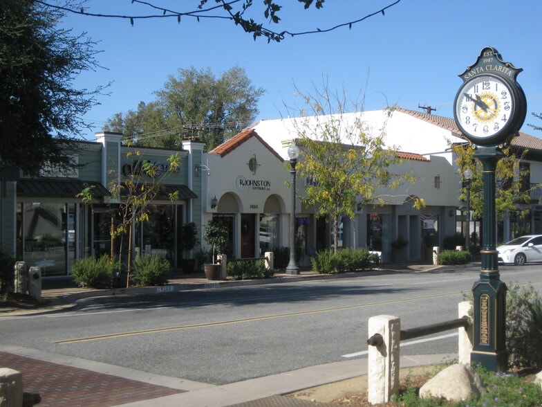 More Photos Of 24251 Main St, Santa Clarita General Retail For Lease