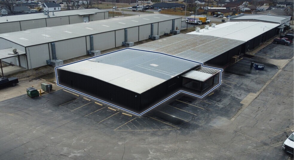 More Photos Of 555-559 N 13th St, Rogers Warehouse For Lease