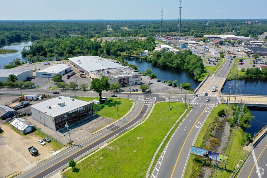More Photos Of 1 S Main St, Toms River Warehouse For Lease