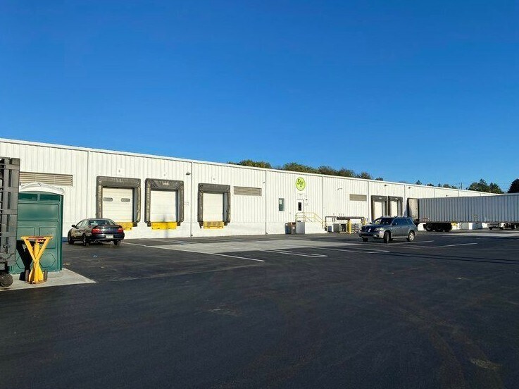 More Photos Of 301-501 Richardson Dr, Lancaster Manufacturing For Sale