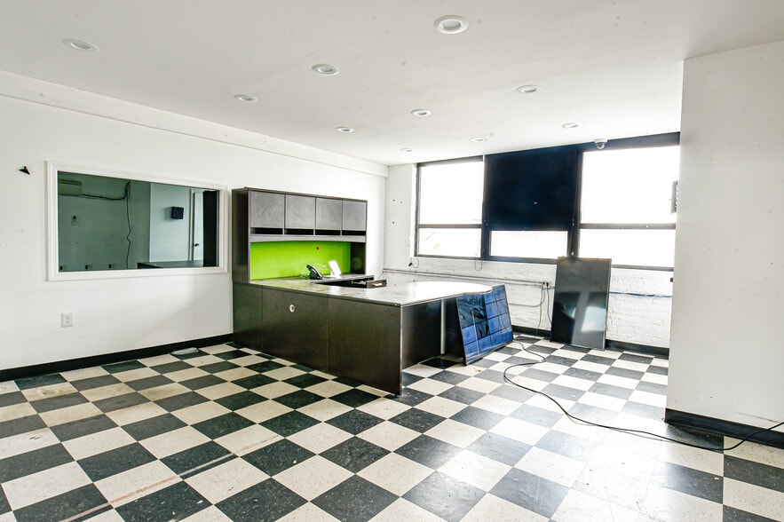 More Photos Of 2 Aspen Pl, Passaic Showroom For Lease