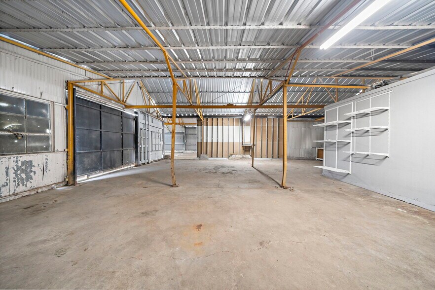 More Photos Of 120 N Bryan St, Houston Warehouse For Lease