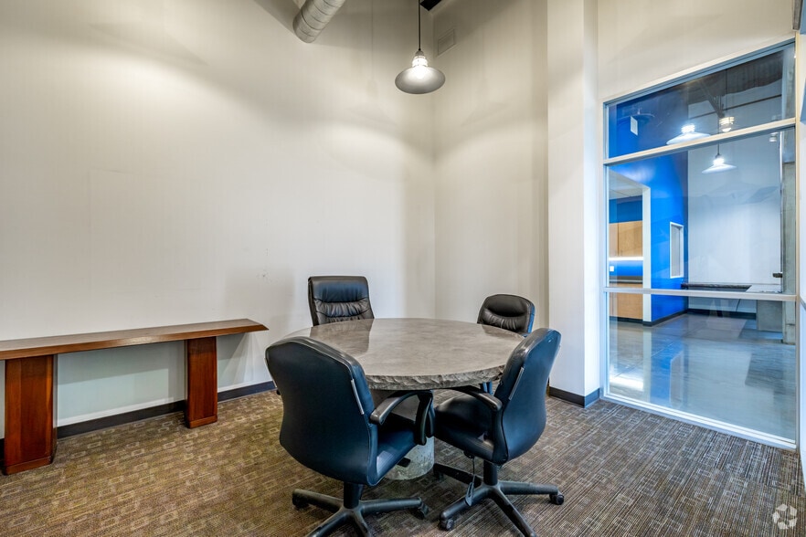 More Photos Of 2747 Oakland Ave, Garland Warehouse For Sale